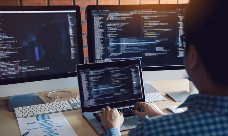 数据科学选型：R与Python如何赋能疏附县网站建设？